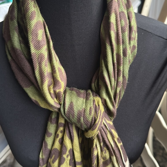 Animal Print Scarf - Picture 6 of 7